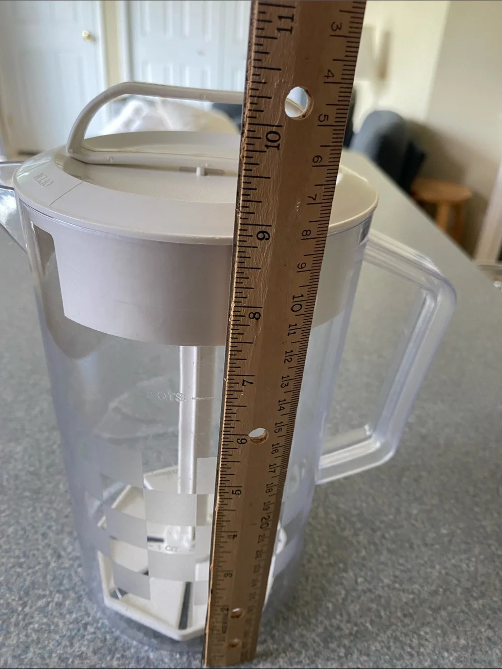 Pampered Chef Clear Plastic Pitcher with a White Infuser - Home Kitchen